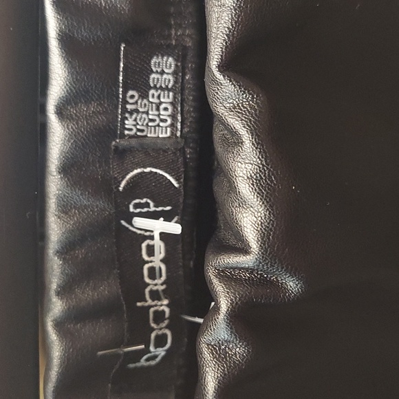 BOOHOO BLK LEATHER SKIRT - Picture 3 of 3